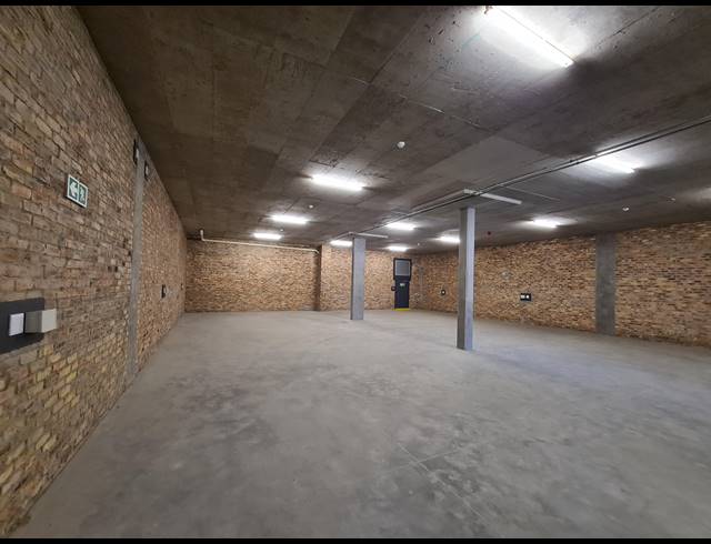 416M² WAREHOUSE TO LET IN RIVERSANDS